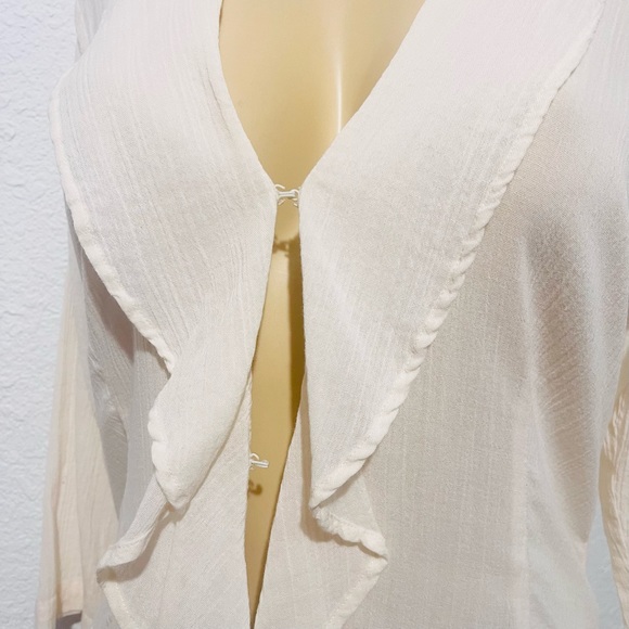 Chico’s Size 2 Off White Ruffle Tunic - Picture 3 of 7